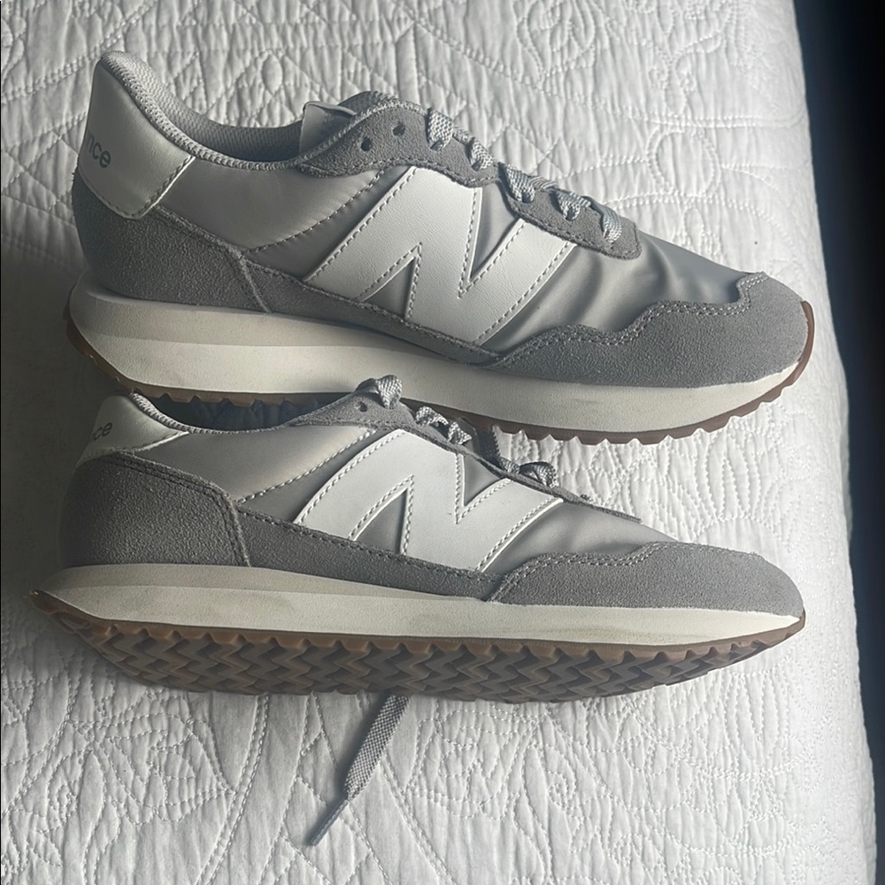 New Balance Gray Retro Sneakers Suede Mesh